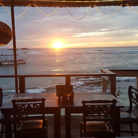 Coral Seas Beach Хіккадува Екстер'єр фото