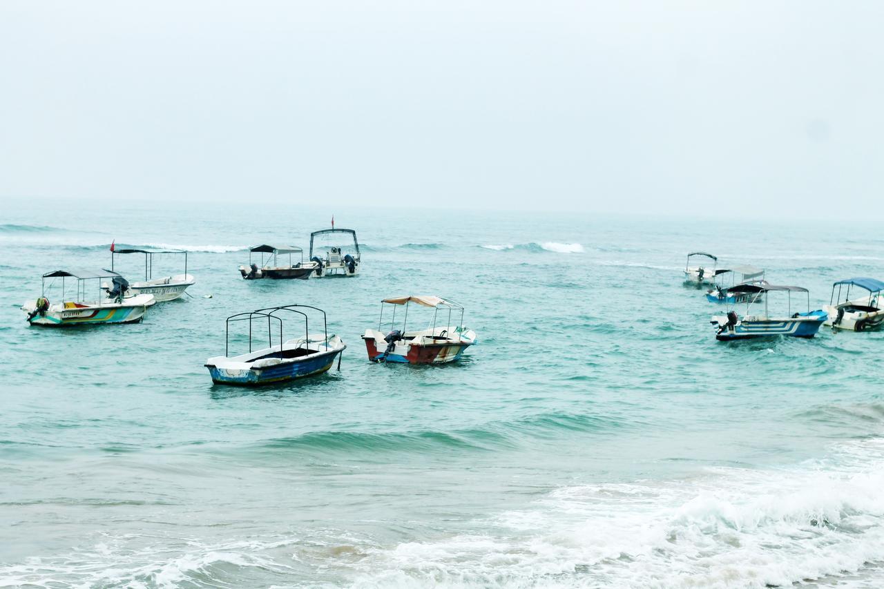 Coral Seas Beach Хіккадува Екстер'єр фото