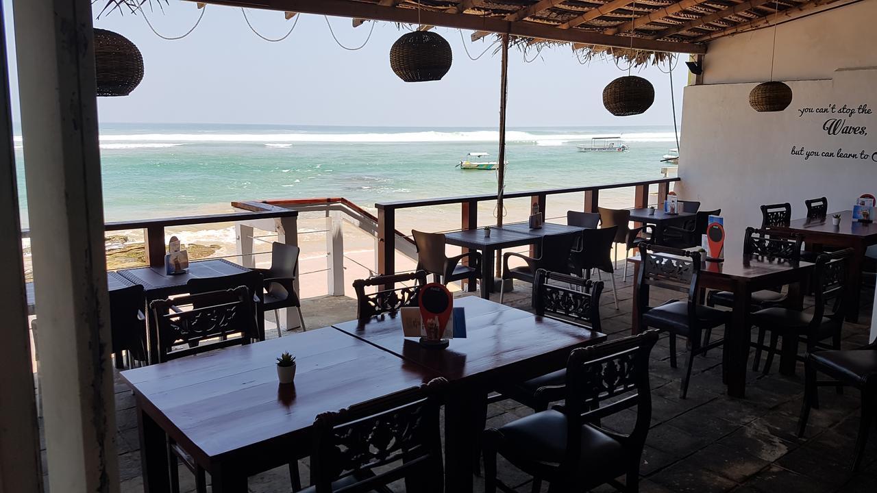 Coral Seas Beach Хіккадува Екстер'єр фото