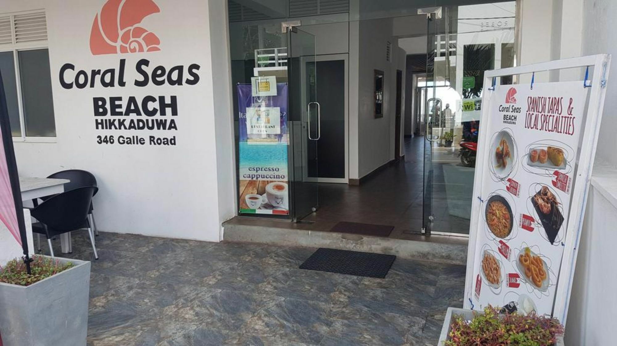 Coral Seas Beach Хіккадува Екстер'єр фото